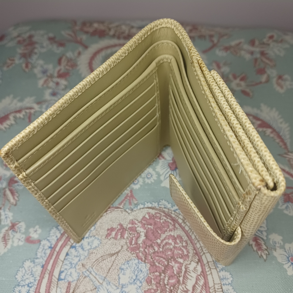 Gucci Bifold GG Marmont Wallet - Picture 9 of 12